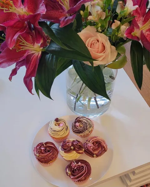 Burgundy and cream rose cupcakes with gold pearls