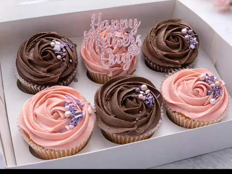 Chocolate and pink Mother's Day cupcakes